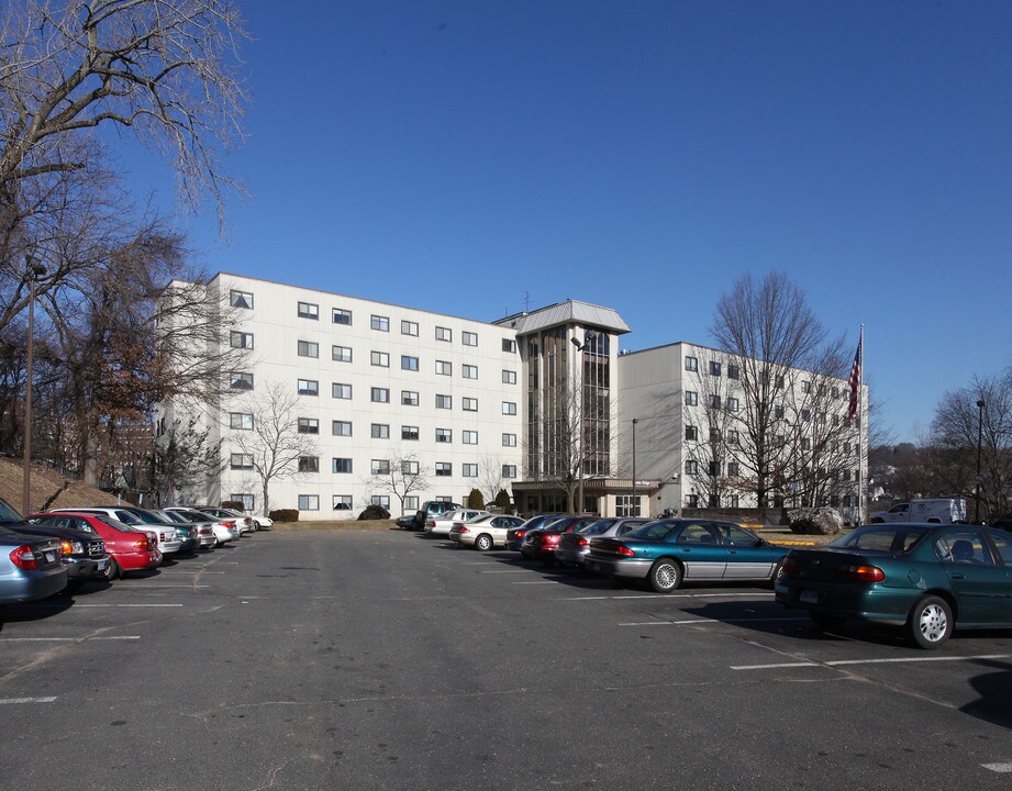 Robin Ridge Apartments in Waterbury, CT - Foto de edificio