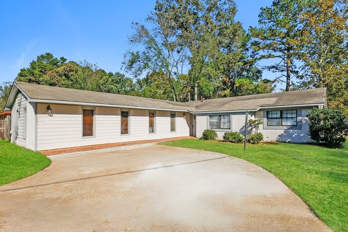 262 Southbrook Dr in Jackson, MS - Building Photo
