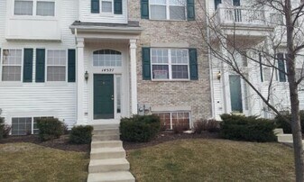 14527 Patriot Square Dr E in Plainfield, IL - Building Photo