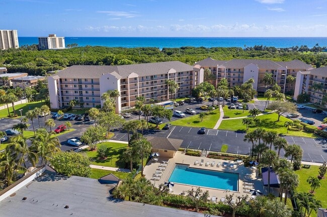 275 Palm Ave, Unit 201 in Jupiter, FL - Building Photo - Building Photo