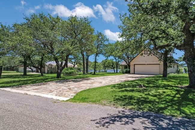 106 Agarita Dr in Burnet, TX - Building Photo - Building Photo