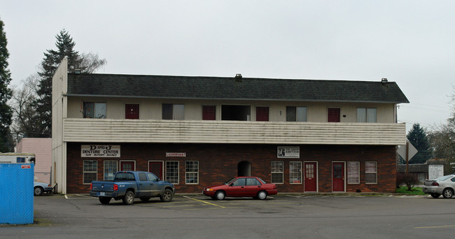 1680 Ivy St in Junction City, OR - Building Photo - Building Photo