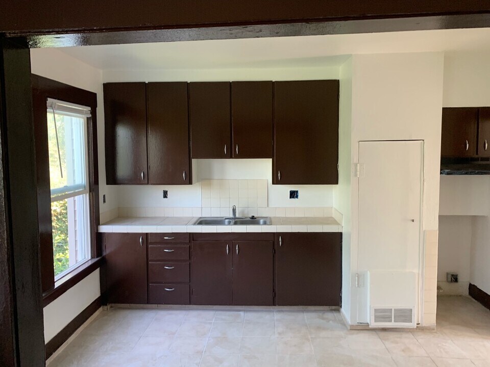 12 D St NW, Unit 4 in Auburn, WA - Building Photo