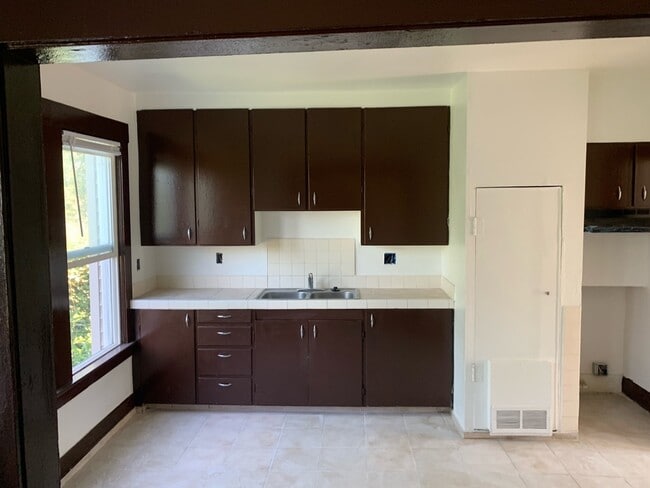 12 D St NW, Unit 4