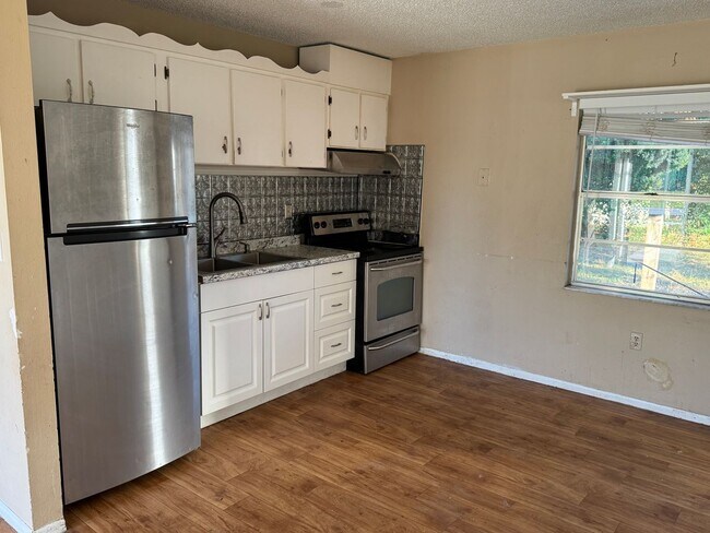 13095 Linden Dr in Spring Hill, FL - Building Photo - Building Photo