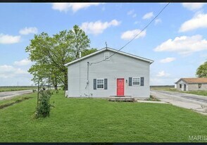 11159 Shipman Rd in Shipman, IL - Building Photo