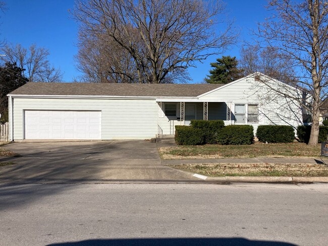 property at 1561 S Pickwick Ave