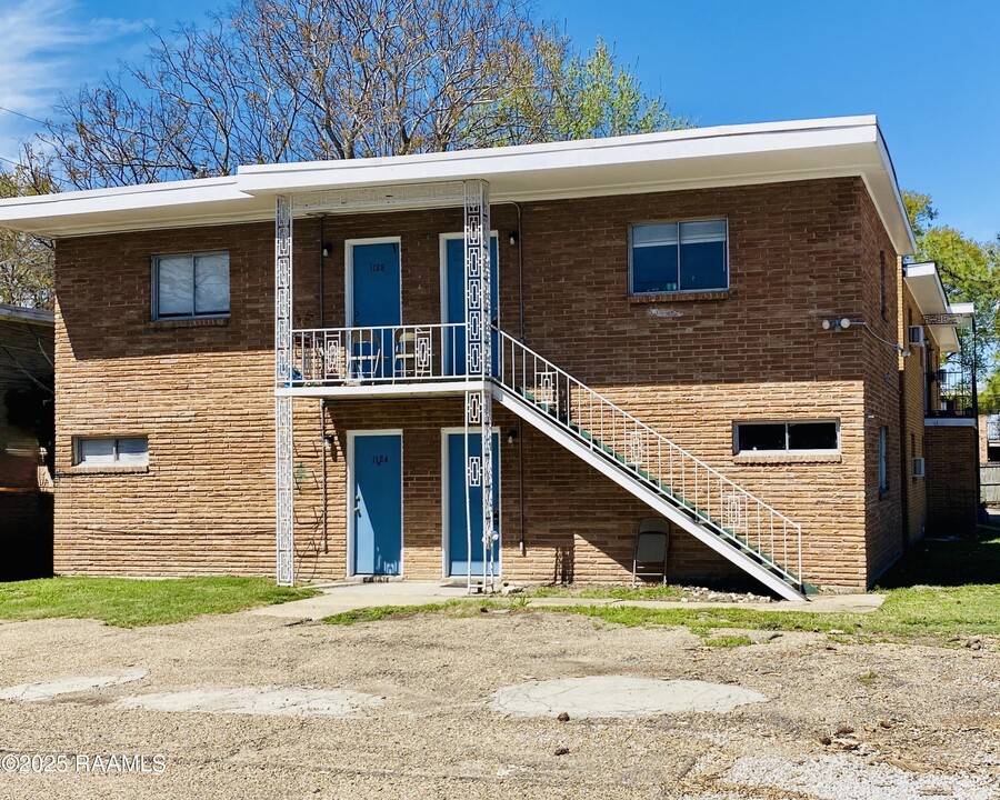 1122 Aster St in Baton Rouge, LA - Foto de edificio
