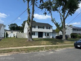 18 Branch Rd in Ocean Township, NJ - Building Photo