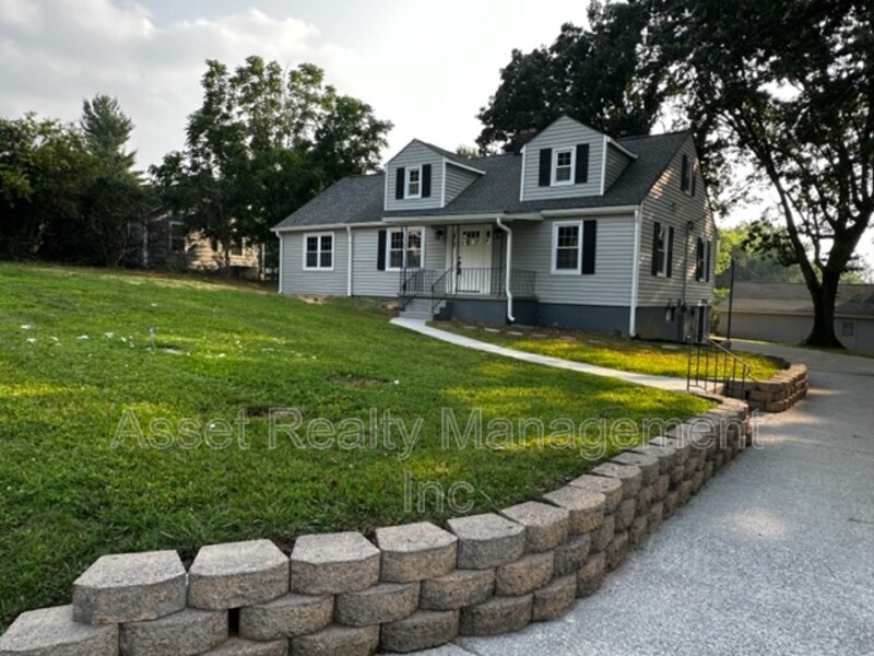 2208 Sanderson Rd in Knoxville, TN - Building Photo