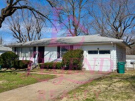 623 Ludlow Dr in St. Louis, MO - Building Photo