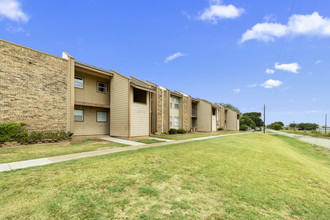 Western Heights Apartments in Olney, TX - Building Photo - Building Photo