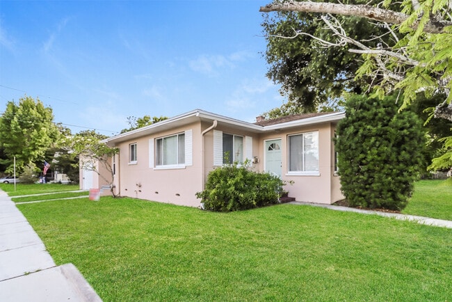 1734 38th Ave N in St. Petersburg, FL - Foto de edificio - Building Photo