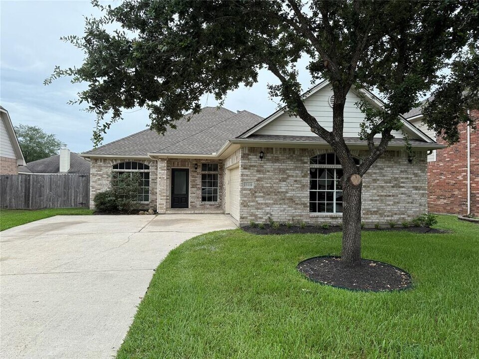 23110 Oxbow Trail in Spring, TX - Building Photo