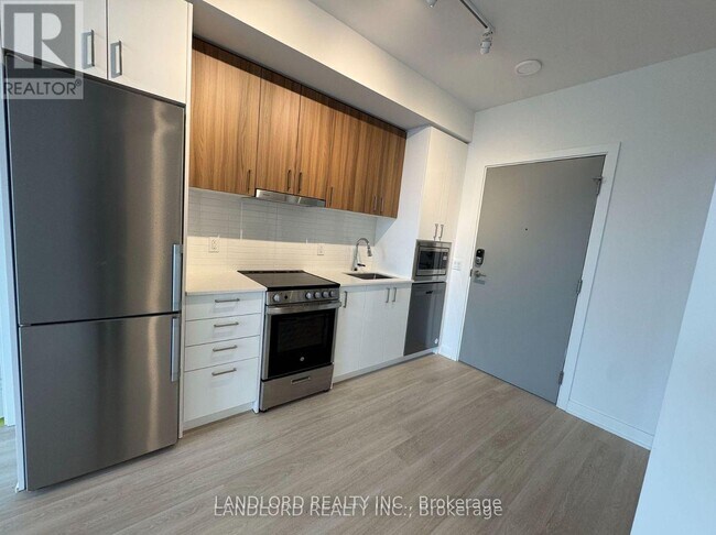 property at 30 Upper Mall Wy