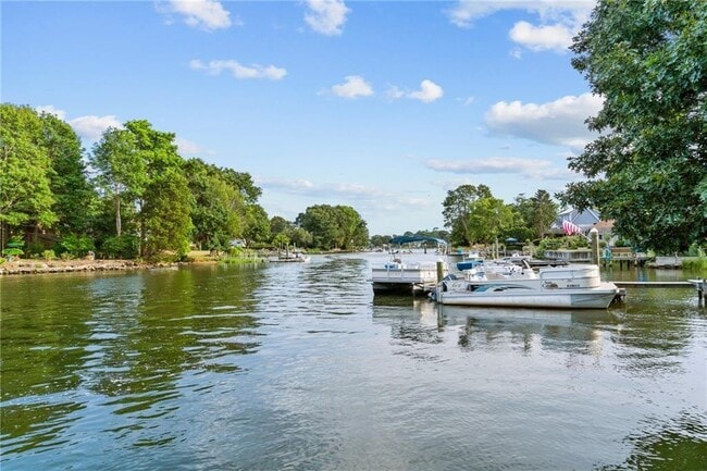 93 Riverside Dr in South Kingstown, RI - Building Photo - Building Photo