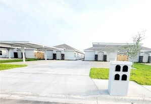 1913 Davenport St, Unit 2 in Weslaco, TX - Building Photo