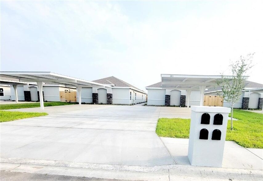 1913 Davenport St, Unit 2 in Weslaco, TX - Building Photo