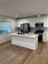 2010-2010 Vineyard Ave, Unit 2008 in Los Angeles, CA - Building Photo