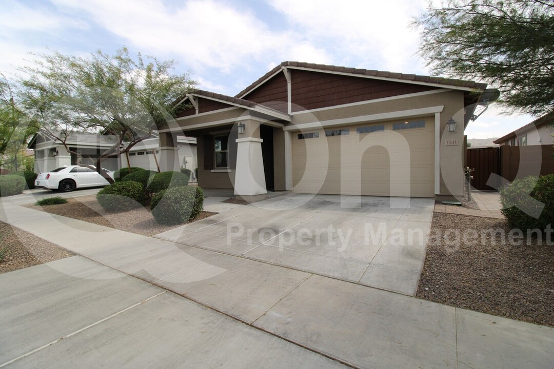 1341 E Glass Ln in Phoenix, AZ - Building Photo