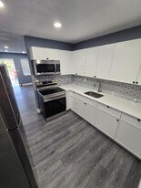 5802 NW 12th St in Sunrise, FL - Building Photo