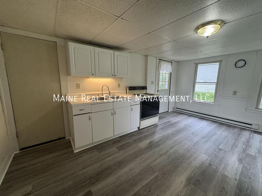 38 Academy St in Hartland, ME - Building Photo