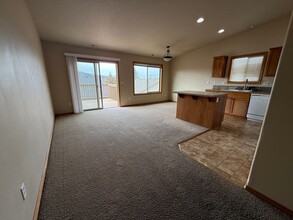 2957 NE Canoe Ct in Bend, OR - Building Photo - Building Photo