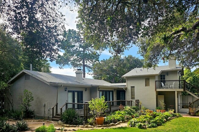 2635 Puesta Del Sol in Santa Barbara, CA - Building Photo - Building Photo