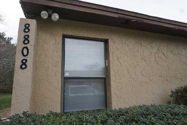 8808 Whispering Pines Dr in Jacksonville, FL - Building Photo - Building Photo