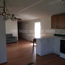 147 Iotla Valley Park Rd in Franklin, NC - Foto de edificio - Building Photo