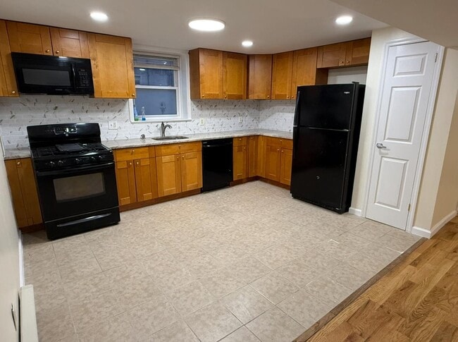 588 Avenue A in Bayonne, NJ - Building Photo - Building Photo