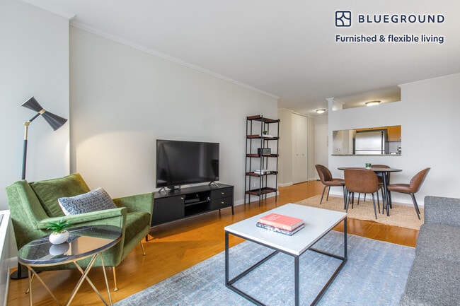 235 W 48th St in New York, NY - Foto de edificio - Building Photo