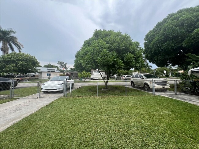7610 NW 4th St in Miami, FL - Building Photo - Building Photo