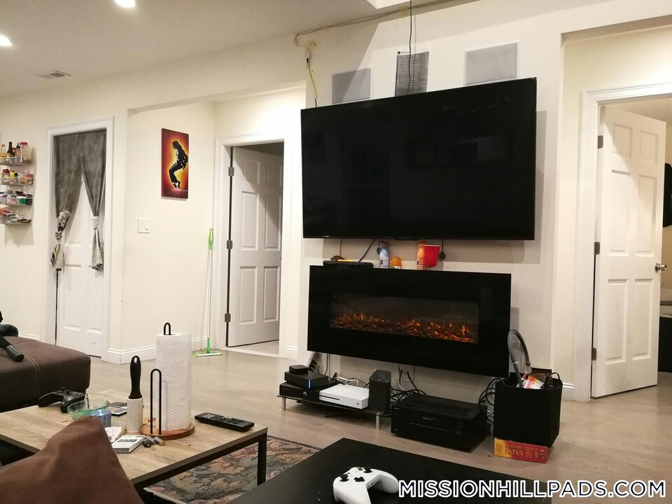 21 Iroquois St-Unit -2 in Boston, MA - Building Photo