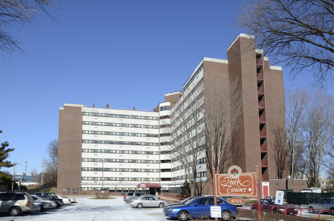 Park Tower Apartments in Philadelphia, PA - Building Photo