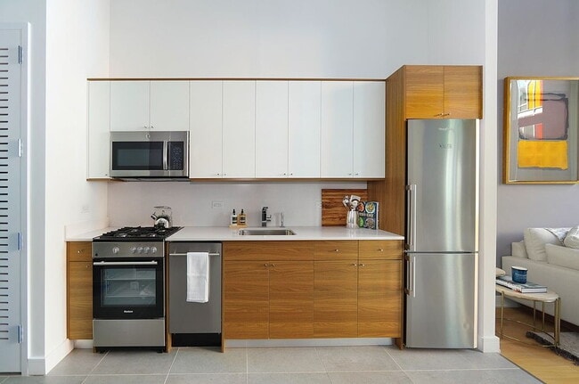 43-22 Queens St in Queens, NY - Building Photo - Building Photo