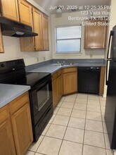 111 Vista Way in Benbrook, TX - Building Photo - Building Photo