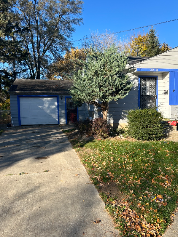 2018 Wood Ln in Flint, MI - Building Photo - Building Photo