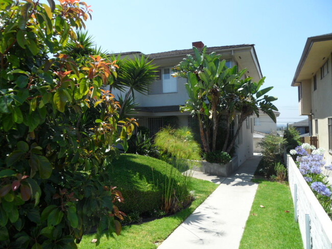 5008 W 58th Pl in Los Angeles, CA - Foto de edificio - Building Photo