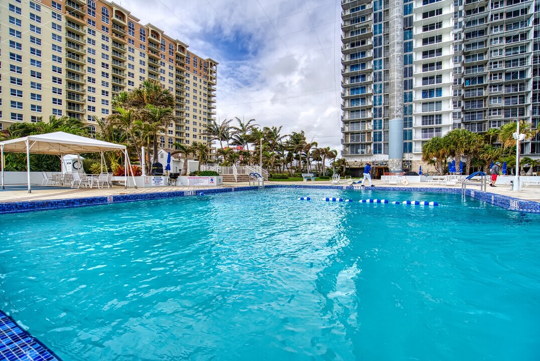 2030 S Ocean Dr, Unit 1003 in Hallandale Beach, FL - Building Photo