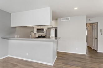 Moanco Apartments in Los Angeles, CA - Building Photo - Building Photo