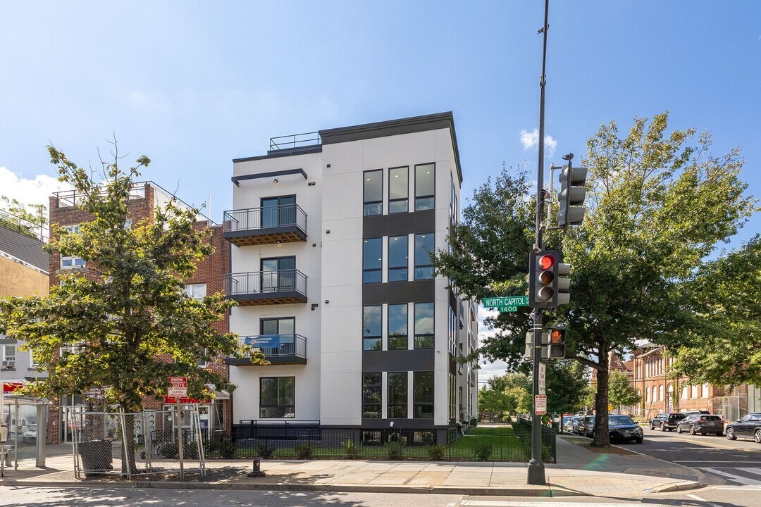14 P St NW in Washington, DC - Building Photo