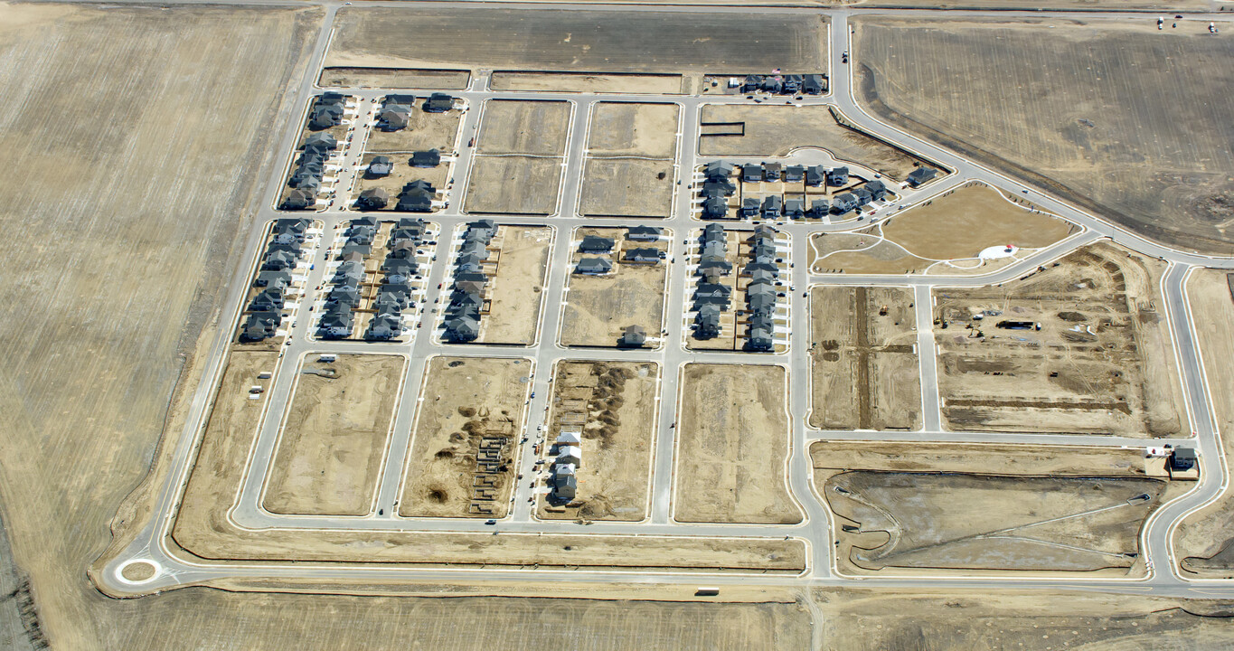 Settler's Crossing in Commerce City, CO - Building Photo