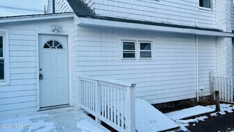 439 Mantoloking Rd in Brick, NJ - Building Photo