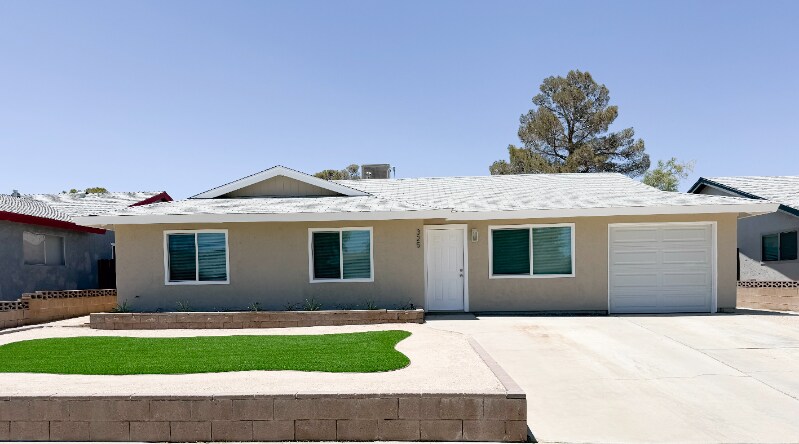 325 Dawn Ct in Ridgecrest, CA - Building Photo