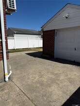 660 S 10th St in New Hyde Park, NY - Building Photo - Building Photo