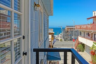 3809 Crest Dr in Manhattan Beach, CA - Building Photo - Building Photo