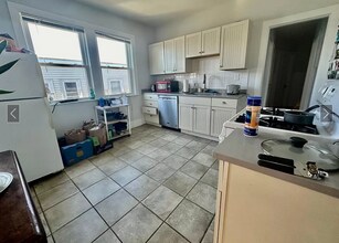 69 Raymond Ave in Somerville, MA - Foto de edificio - Building Photo