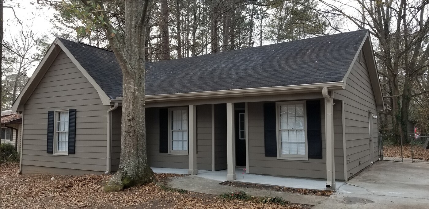 203 Belmont Dr in Hampton, GA - Building Photo