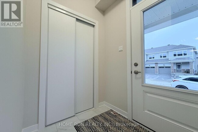 381 Les Emmerson Dr in Ottawa, ON - Building Photo - Building Photo